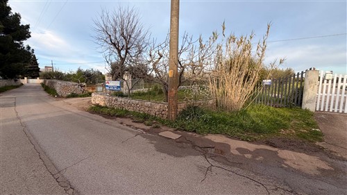 P  R  E  Z  Z  O    R  I  B  A  S  S  A  T  O  -  Corpo di 4 Trulli con 2 depositi